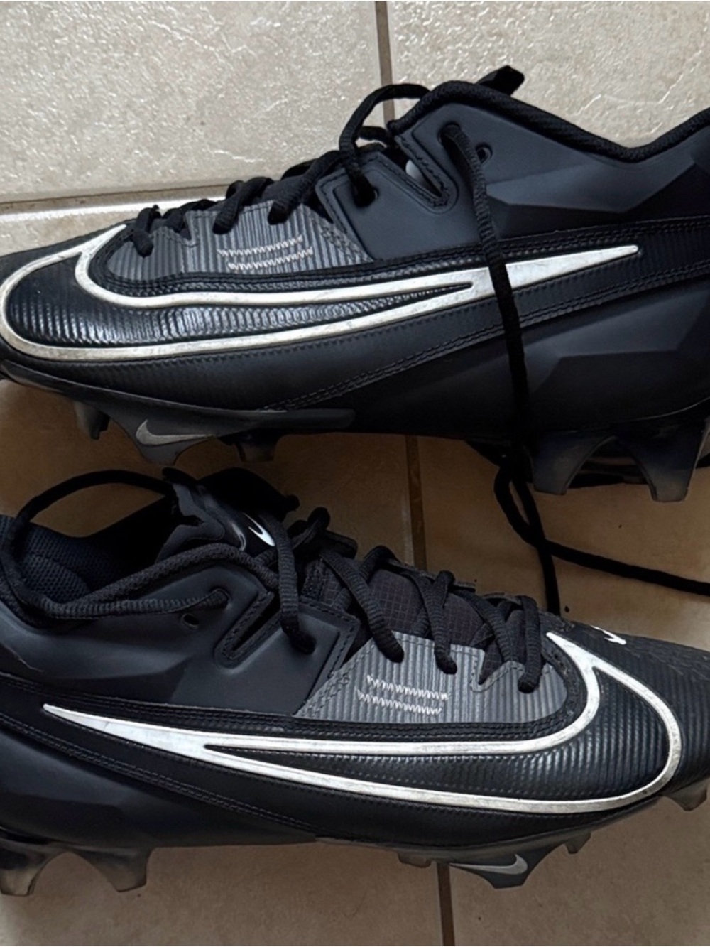 Nike Men’s Black & White Athletic Cleats